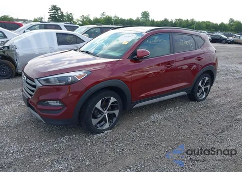 2018 Hyundai Tucson Value z USA, uszkodzony, nr VIN KM8J3CA21JU784014